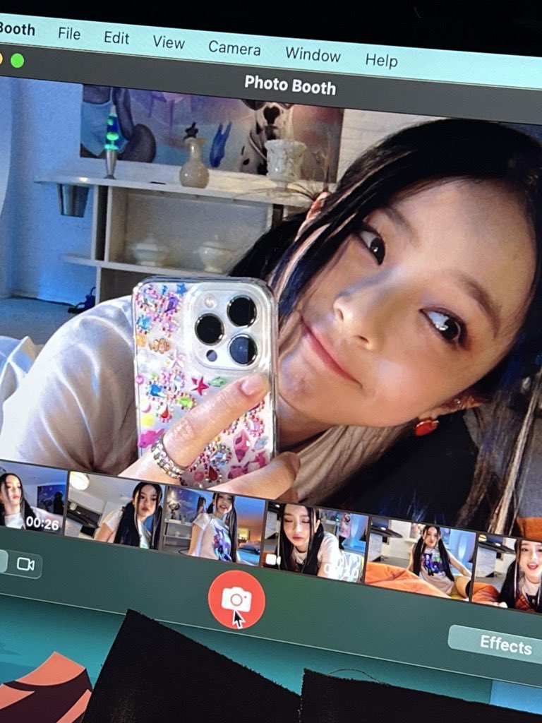 Iuvsxt's tweet photo. SHES SO CUUUUUUTE https://t.co/uI4P6qABqP