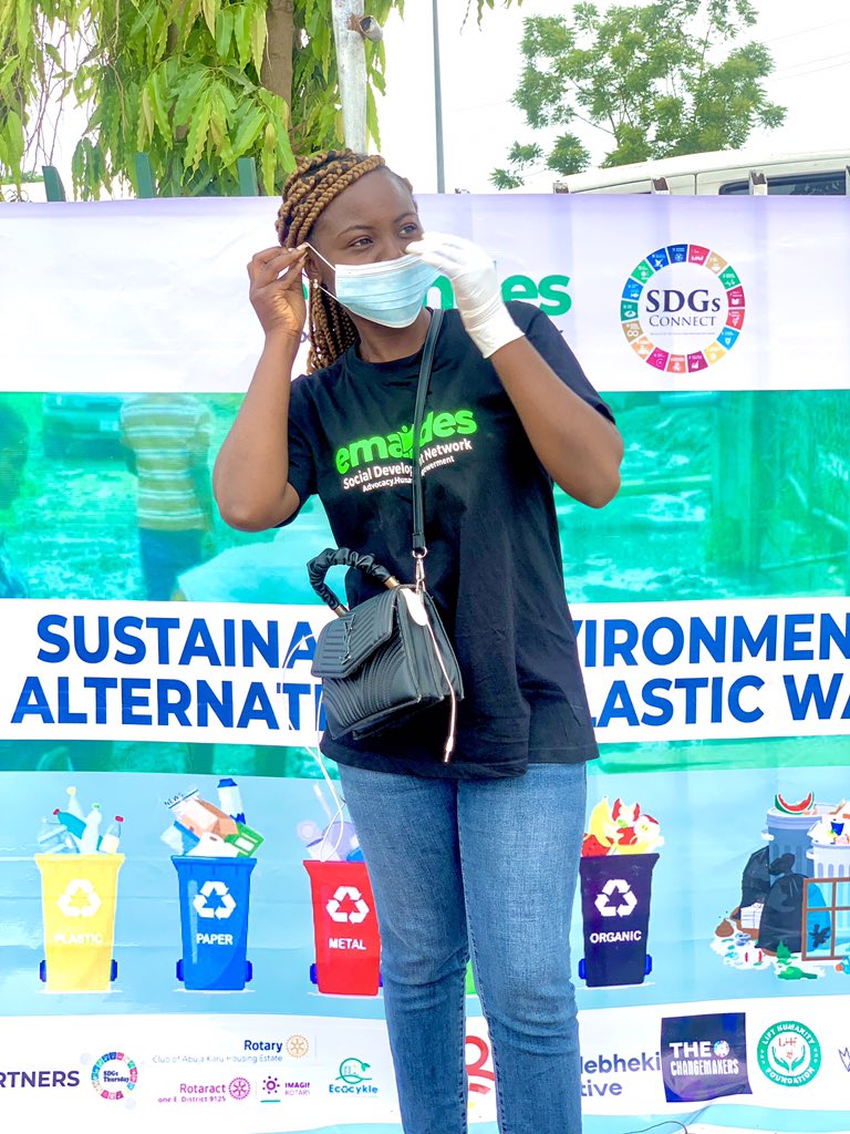 iam_angiewrites's tweet photo. Yesterday was fun and impactful.
Fight for a safer and sustainable environment!
Thank you @EmandesSDN for this.
#plasticfreeworld #wastemanagement #sustainableenvironment #socialimpact #emandessocialdevelopmentnetwork #angiewritescares https://t.co/rNYKIsLnaZ