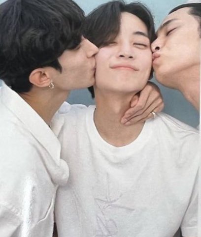 the hand placement ???????? dude ..