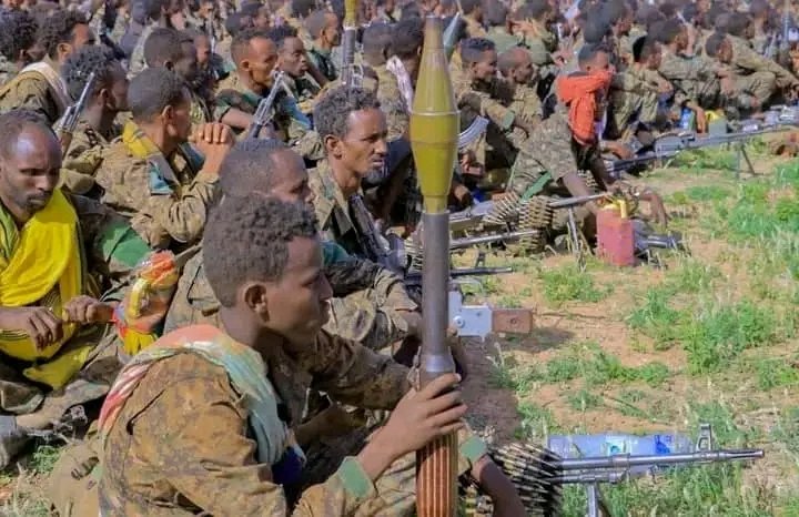 xasanyare20221's tweet photo. No space for Alqushash in Somali State.Together,we will defeat any one who tries to desteplise the peace and order in our region.
we are Very grateful for president #Mustaf to go to the front to inspire and thank the heroes who defeated the enemy
#MayAllahHaveMercyOnAllTheMartyrs https://t.co/aDPsJCrrBc