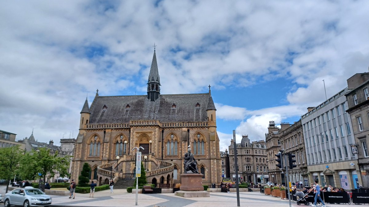 Kimkjaerside's tweet photo. Spent a few hours in @dundeecity this afternoon. Enjoyed some lunch and then checking out #Beanotown at DC Thomson in Dundee... πππ΄σ §σ ’σ ³σ £σ ΄σ Ώ #DundeeSummerStreets #VisitScotland #familyfun https://t.co/RBnXvzt4FA