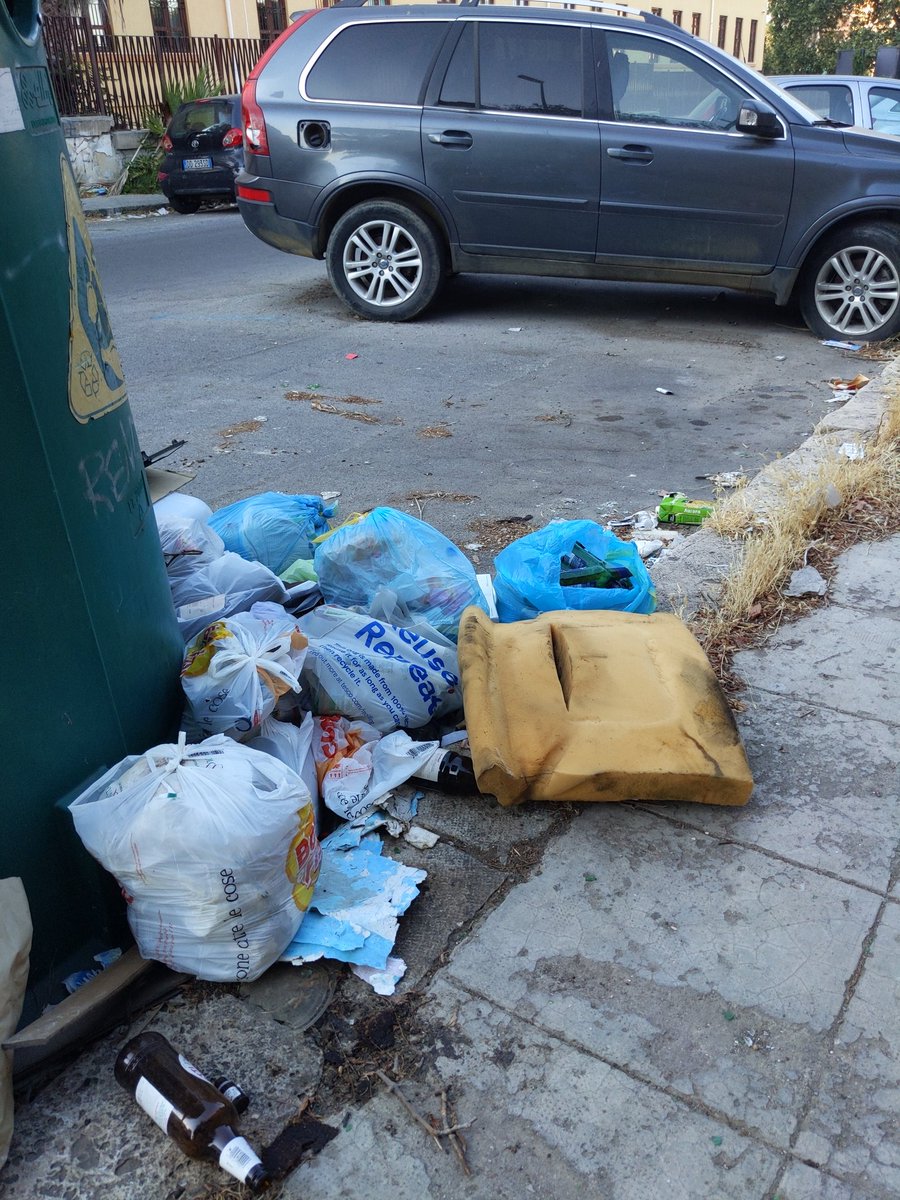 aborruso's tweet photo. .@RapPalermo Abbandoni  cc @ComunePalermo
Nei pressi di Via Francesco Lo Jacono, 1, 90143 
https://t.co/1ZjkXBom0N #tw2RAP geo:38.13122,13.3467 https://t.co/xtC5ewxBxH