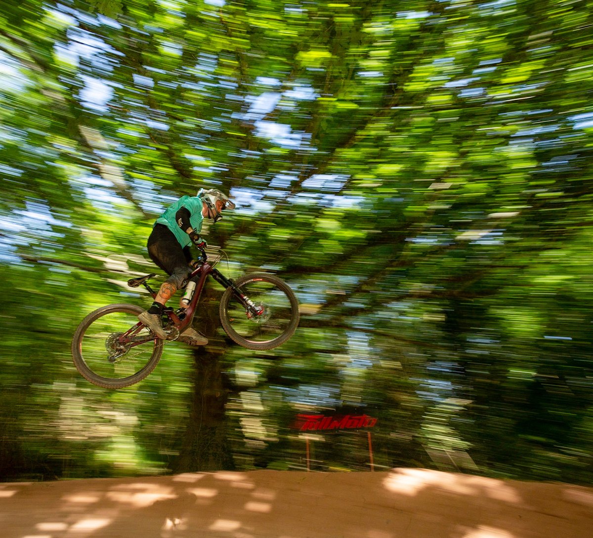 dirtfarmwales's tweet photo. Full moto stuntin'
https://t.co/wLGfpHKVlQ
#walesbiking #breconbeacons #mtbtrail #trailbuilders #mtbtrails #trails #blackmountains #walestrails #uplifts #mountainbike #mountainbiking #bmcc #mtb #downhill #bikepark #dirtfarm #walesneverfailes https://t.co/8K1nbkHzJS