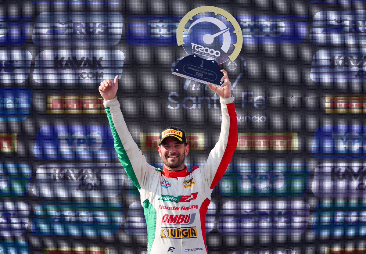 ¡SIIIIIIIII! 🏆🥇🍾🥂

¡GANAMOS EN EL TEMPLO DE LA VELOCIDAD! 

Masterclass de <a href="/facundoardusso/">Facundo Ardusso</a> 😎

#PumaEnergy | #HondaRacing 

#EspírituSalvaje ⚪🔴