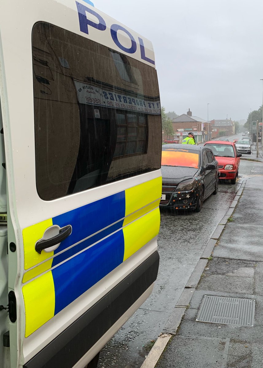 Another busy Saturday for #LancsSRT
6 tickets for speeding, 2 x vehicle defects, 4 x tinted windows, one reported for no seat belts / child seats for her 4 children in the car and another driver reported for speeding and failing to stop.

This windscreen is legal 👍

S/Insp David