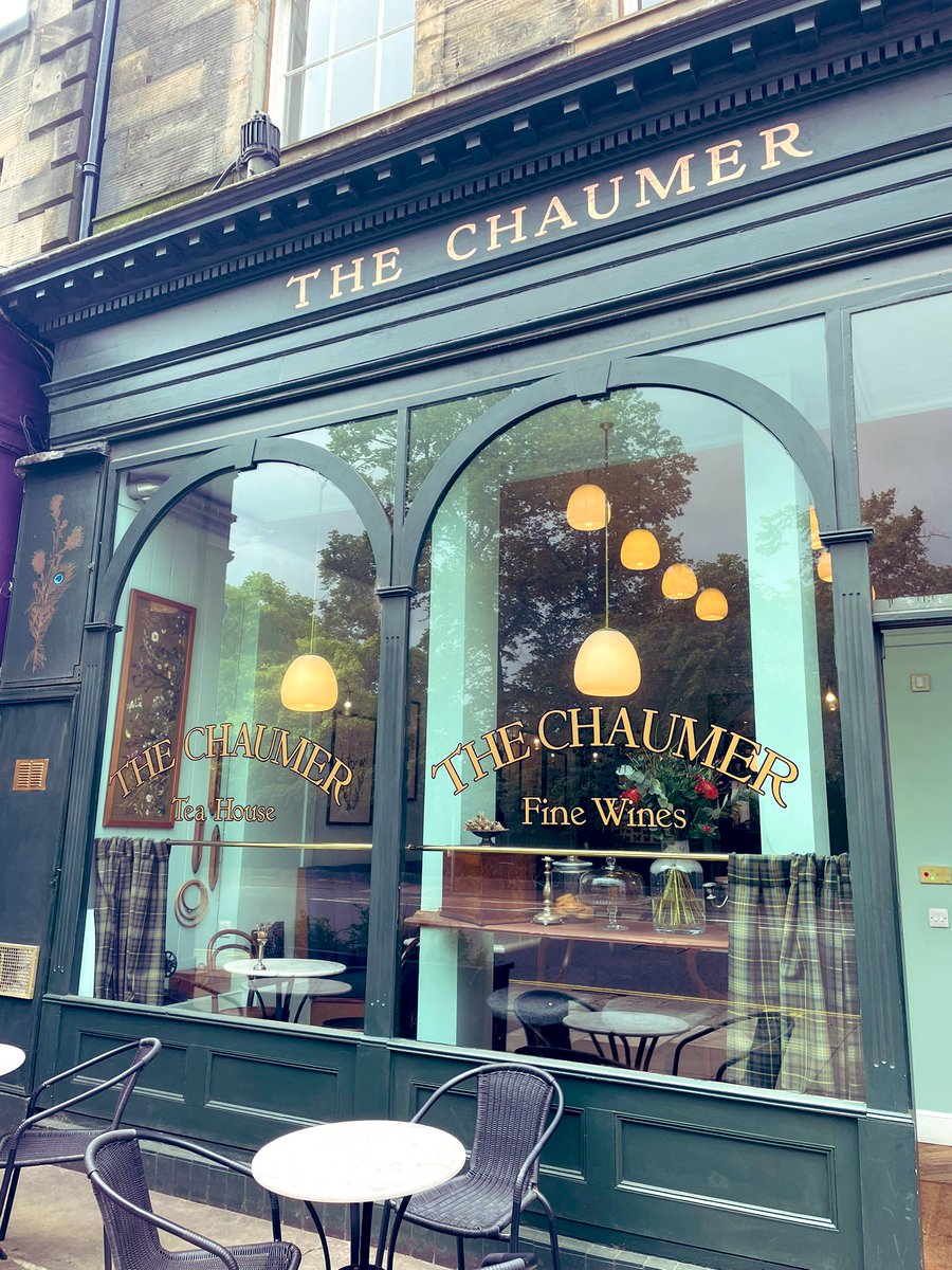TaraTeacher1's tweet photo. So many cute bars, shops and cafes in #edinburgh #weekendwandering #holidays #scotland #ScotlandisCalling @VisitScotland @edinburgh https://t.co/6QytDYAZjA