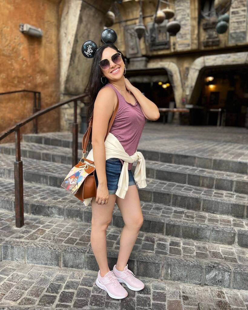 Disney_Finds's tweet photo. Smile and believe in magic! 🐭💖
#disney #disneyland #disneylove #disneymagic #disneyaddict #disneylife #disneybound #disneyside #disneystyle #disneyap #mickeymouse #galaxysedge #MagicKeyHolder #disneyblogger #disneycontent #disneyaccount #disneyeverything #disneyfan #disney… https://t.co/XxbNdCTaPz