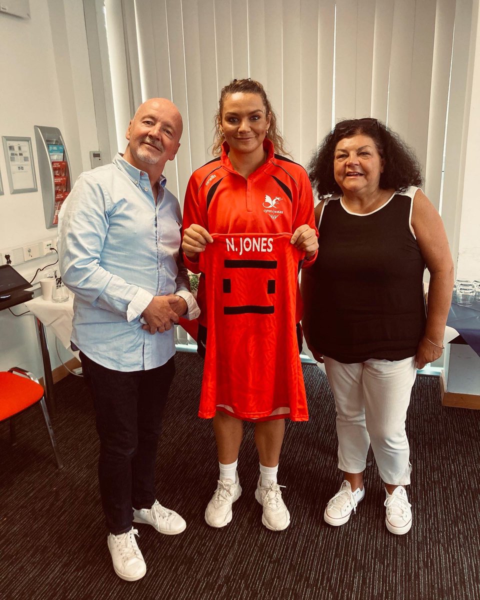 Nia Jones tweet media