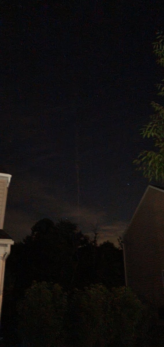 loopyfly's tweet image. Weird light Pilar last night didn't go the whole height of the sky.  Dissipated after 7 mins.