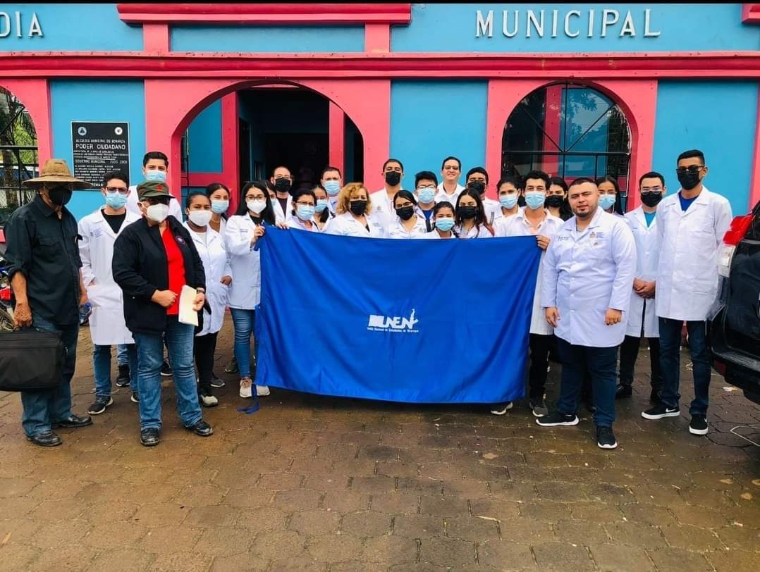AEPCFA's tweet photo. Asociación de Educación Popular Carlos Fonseca Amador junto al #POLISAL de la @UNANManagua realiza dos días de jornada de salud para el Pueblo originario #Mayagna en la comunidad de Españolina #Bonanza #CaribeNorte #Nicaragua #PuñoEnAltoLibroAbierto https://t.co/MMsZHmgtyN