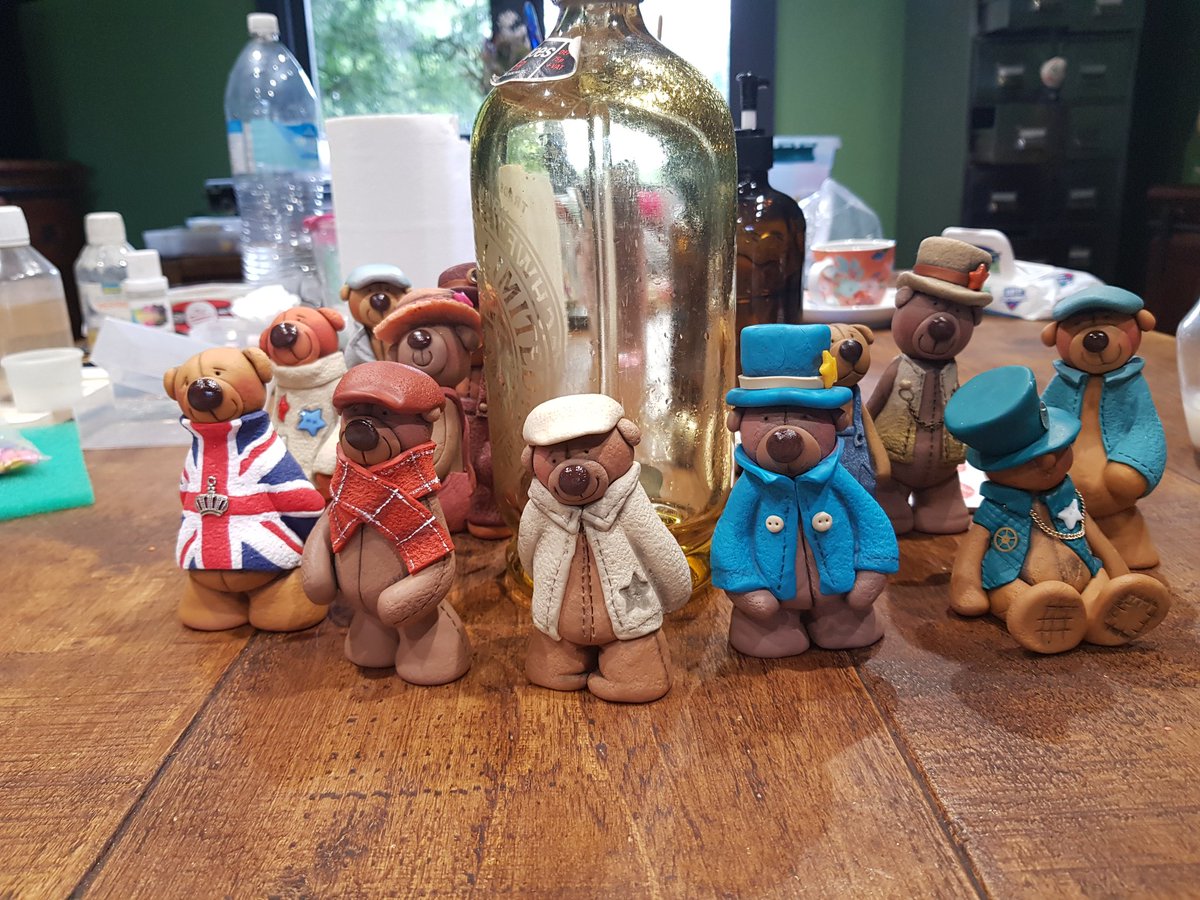 kendie's tweet photo. This is Ted and his friends #polymerclay #cernitclay #cernit #bear #handmade https://t.co/AZjKPGjb74