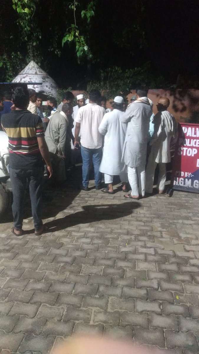 हरियाणा के होड़ल कस्बे में औरंगाबाद से आई तबलीगी जमात के साथीयों के साथ असमाजिक तत्वों ने मारपीट की है।
जमात के 4 साथी अभी भी लापता हैं। <a href="/DGPHaryana/">DGP Haryana Police</a> <a href="/police_haryana/">Haryana Police</a>
<a href="/cmohry/">CMO Haryana</a> <a href="/mlkhattar/">Manohar Lal</a> मामले पर तुरंत संज्ञान लिया जाए।