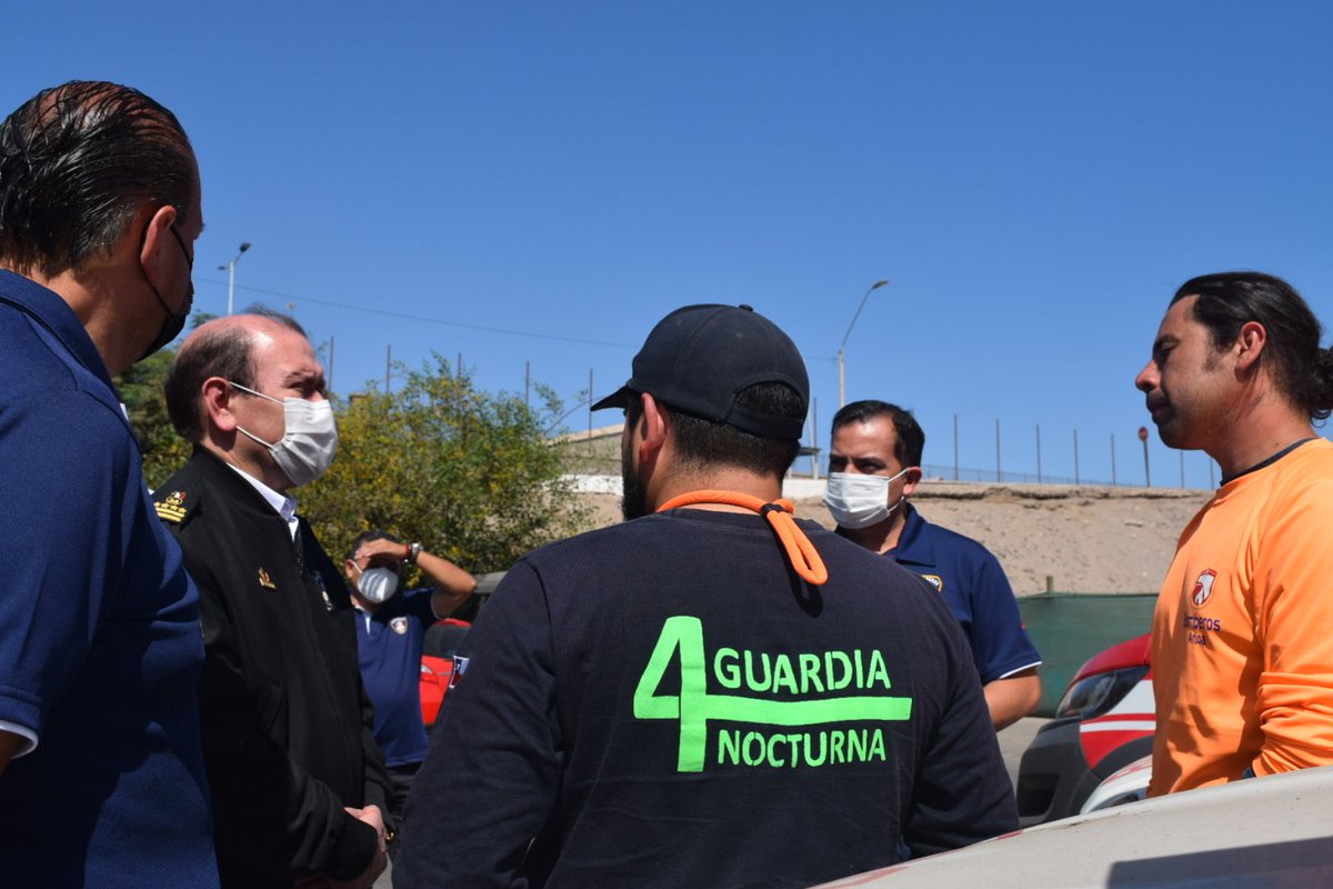 BomberosdeChile's tweet photo. En el inicio de su visita a la Región de #Arica el Presidente Nacional de Bomberos, Juan Carlos Field, asiste al cierre del I° Encuentro de Grupos de Búsqueda y Rescate Agreste zona norte, donde participan equipos de Perú, Bolivia, Arica, Pozo Almonte, Alto Hospicio y Puente Alto https://t.co/N7R7TGpSvQ