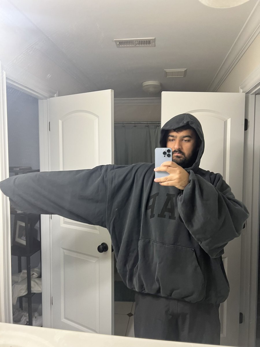 stockxsniper's tweet photo. nah man this is outrageous @Gap https://t.co/rFHzUwxwea