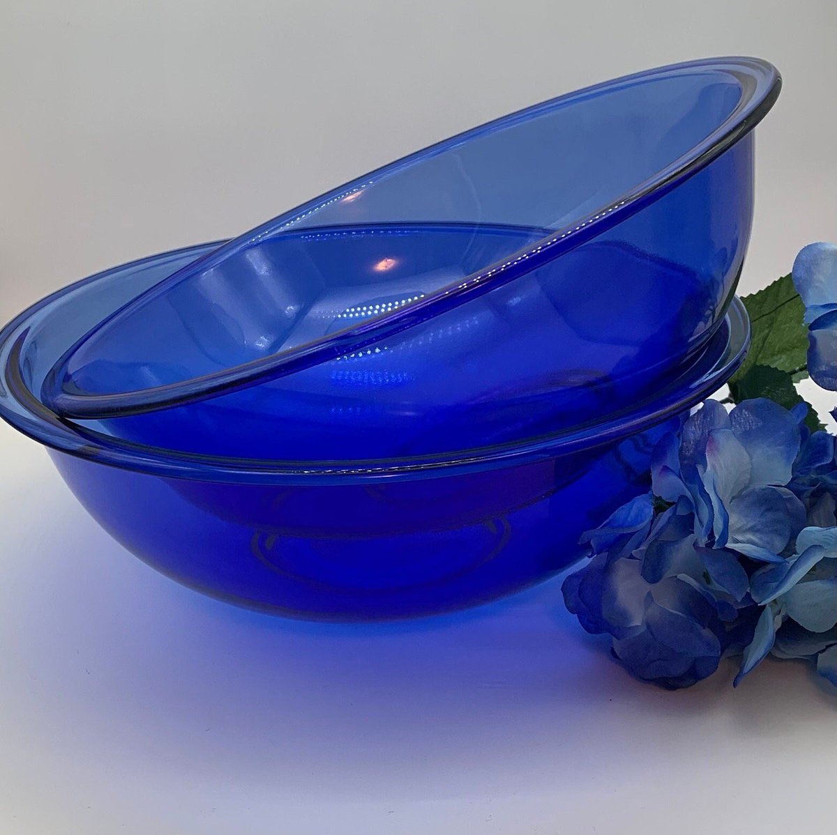 LilyDogAntiques's tweet photo. Excited to share this item from my #etsy shop: Vintage Pyrex Cobalt Blue Mixing Bowl 4.0L #326Vintage Cobalt Blue Glass Mixing Bowl #largevintagebowl #largepyrexbowl #blueglassbowl #glassmixingbowl #vintageglassbowl #cobaltglassbowl #pyrex326glassbowl https://t.co/FgE16rLN81 https://t.co/xmkGsd9SG8