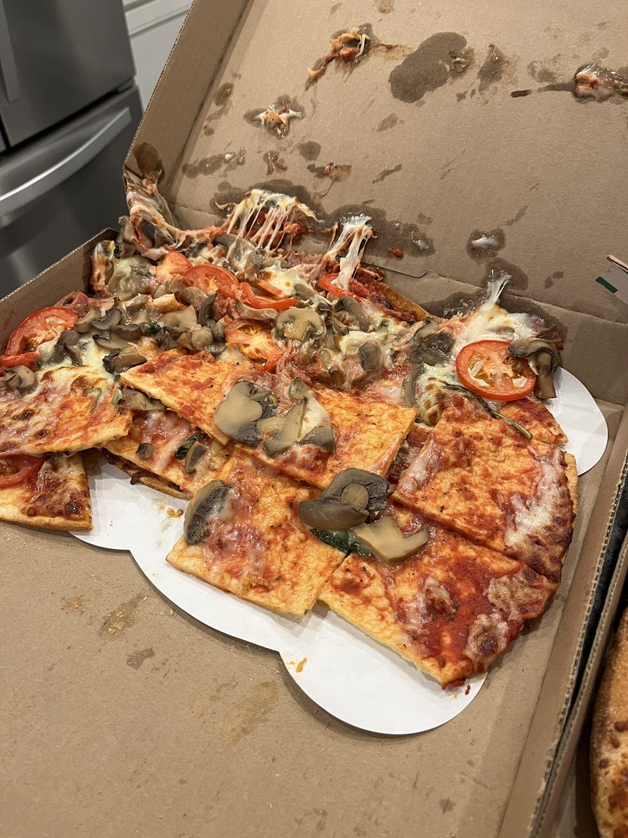 ShawnRyanEby's tweet photo. @MarcosPizza WHAT HAPPENED??! Never have had this happen with delivery…. Toppings all to one side and the pizza was destroyed! Wow. All I can say. Q https://t.co/mwpSbXlnhl