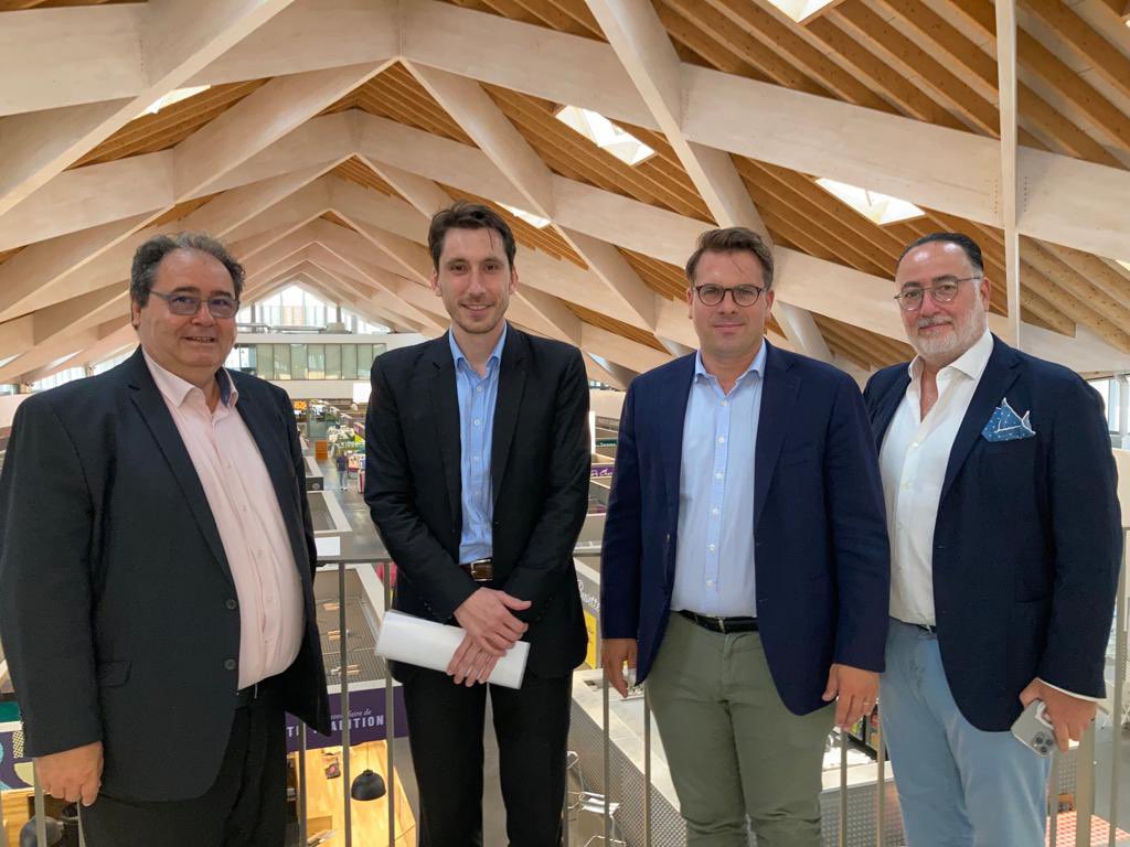 geoffroyboulard's tweet photo. 🥕🧀🥩 Visite avec @GuerrePhil à #Courbevoie du marché Charras rénové récemment par la @VilleCourbevoie et exploité par le délégataire #EGS : merci à @davidbrexel pour son accueil. https://t.co/iqeBRbcnad
