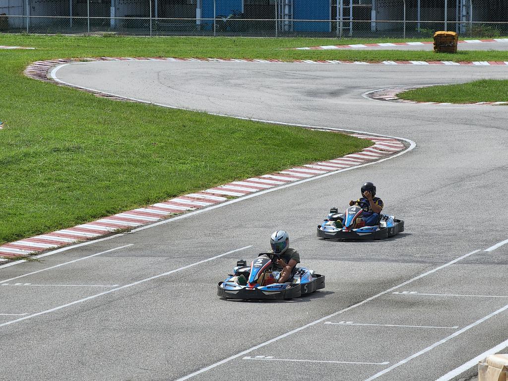 rizuan_1994's tweet photo. ●MORAC LANGKAWI ADVANTURE RACING GOCART.
》you love car racing..?❤️.come to morac langkawi to enjoy racing with your friends and family.🏎🏎 (BOOKING NOW!!!)
#langkawi #moraclangkawi #percutianlangkawi #racingcar #gocartlangkawi #langkawiisland. #vacation #racing #enjoy #PMNOW https://t.co/m4x3o1LHaB