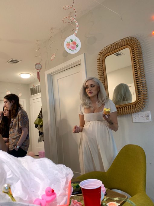 Some of my fav baby shower pics! 🥰🥰 https://t.co/KP2vKNcVqA