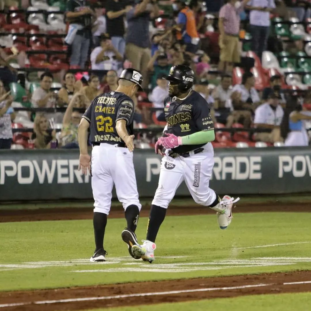 Gaborosado's tweet photo. Con toda su artillería pesada, vuela cercas de Drake, Starling y Josh fuentes, Los Leones de Yucatán aseguraron la serie ante Los Guerreros de Oaxaca, Ganando el 2do Partido 4 x 3, de esta manera Los Melenudos ven más cercana la posibilidad de estar presentes en los playoffs 2022 https://t.co/2Jz1Ju3Sbx