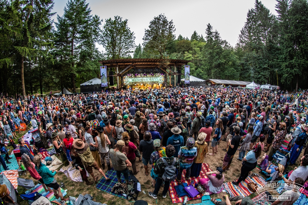 mandolinlive's tweet photo. In just 2 hours, the very last day of the final @StringSummit will start. Come and join us as we bid farewell to #Strummit with an epic final day of performances on @Mandolinlive starting at 2pm PT.
Tickets include 24-hour replay: https://t.co/xWSl3iJEEx https://t.co/DWt7JGnadp