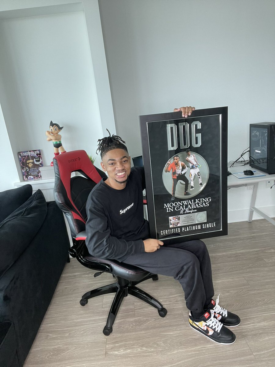 Devislit's tweet image. 