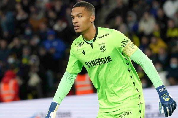 time da cidade de madrid com coroa real tweet media