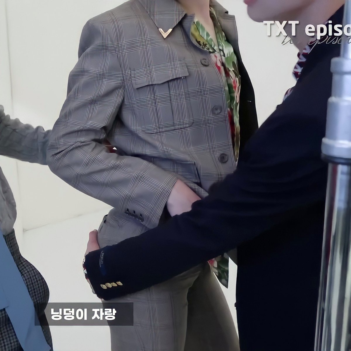 hueningkai showing off his ass, he looks so proud 😭