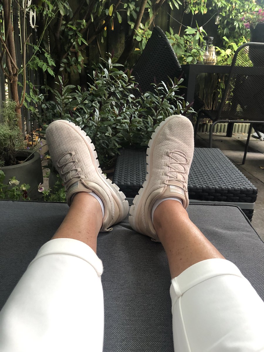 Lief #zorg personeel met voetklachten: wat loopt er nou echt goed? Ik heb zoveel pijn in m’n voeten. Tips please (heb podo zooltjes hierin en heb diabetes) #dtv