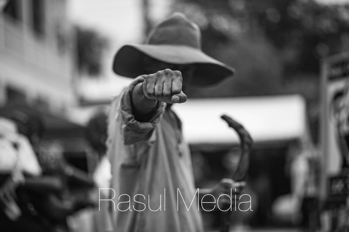 ReadyRah23's tweet image. Fist bump!!!