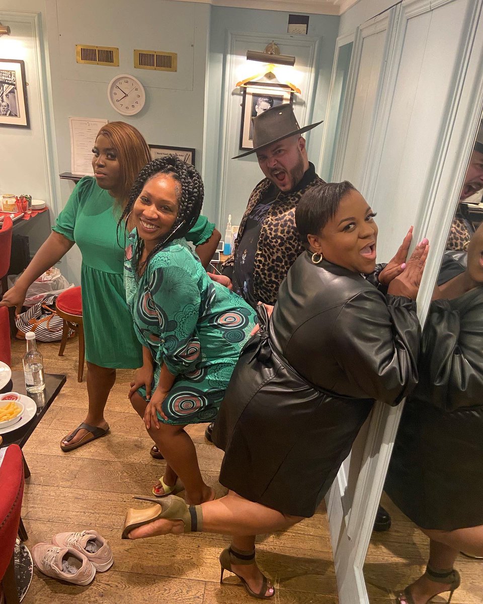 TheRealMzWalker's tweet photo. #SoulfulSundays👑❤️💛💚👑
.
.
.

Guesting today with the wonderful @SoulFamLondon at @officialronnies tonight. Always love working and singing with these incredible SANGERS! @Vulavox @brendanreilly &amp; #Teelee🥰 👑🥰
We miss you @nataliewilliams ❤️❤️❤️❤️❤️ https://t.co/FY7uvD7fXD