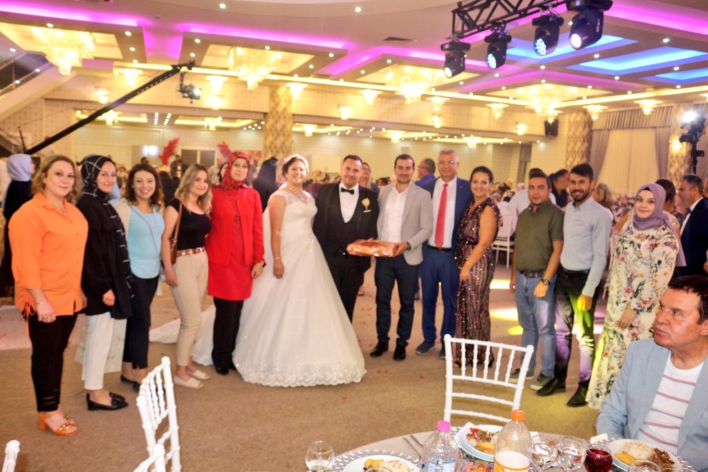 yasinn_26sarii's tweet photo. Odunpazarı İlçe Başkanımız Ali Acar’ın kayınbiraderi Ahmet ile Melike çiftinin düğün merasimine katıldık.   
Körler ve Geyik ailelerine bu güzel yolda mutluluklar diliyoruz.🍀 https://t.co/d2osl0jKRz