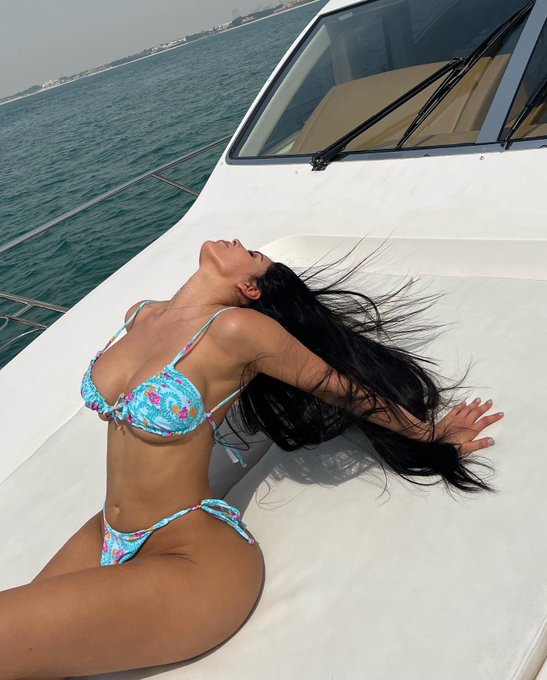 Wind in my hair Sun on my skin https://t.co/14yNbz1c6e