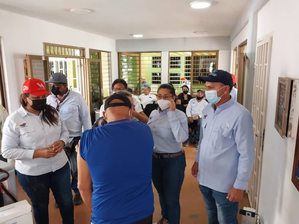 VENALUM_CVG's tweet photo. #DeInterés || Servicios de Medicina General, Medicina Interna, Oftalmología, Optometría y vacunación se ofrecieron a los adultos mayores que forman parte de la familia venalumnista.
#VivaElLibertadorBolívar
@nicolasmaduro
@Tareckpsuv
@HAbreuMRT
@Amarcanopsuv https://t.co/jJohuqpSik