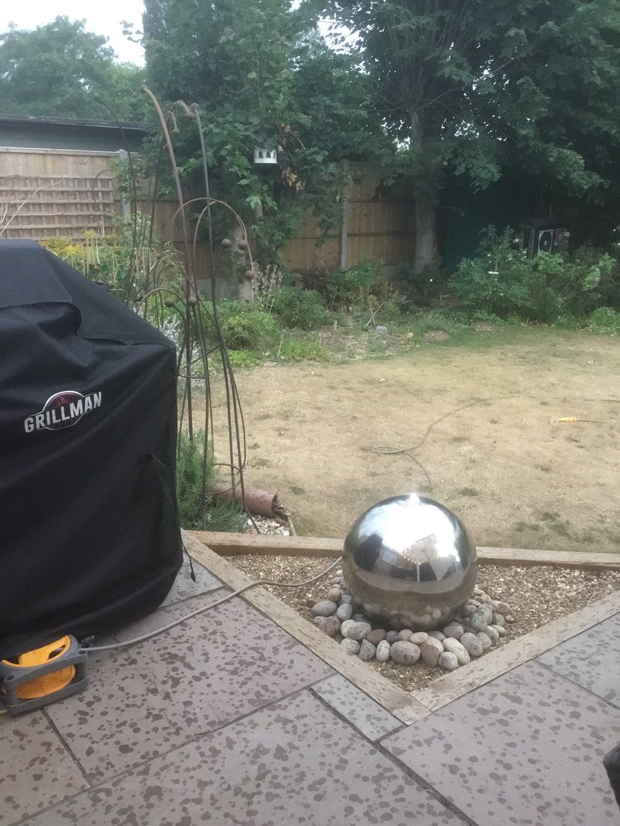 Karen@ThetfordOpen Gardens (@karenthetfordo1) on Twitter photo Just finished watering the very frazzled garden and at last a few spots of rain! Long may it last 🤞 Just finished watering the very frazzled garden and at last a few spots of rain! Long may it last 🤞