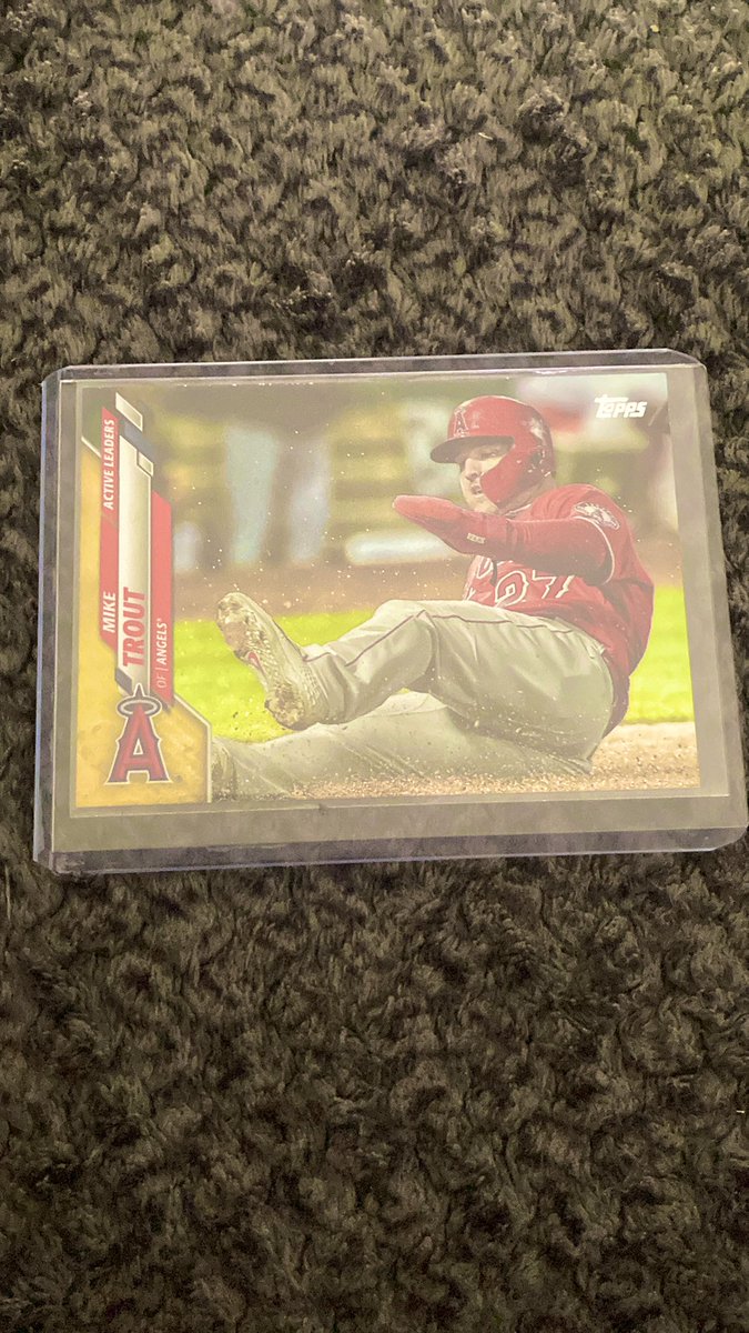 TyRoboCards's tweet photo. $4 mike trout gold 2020 update series gold @HobbyConnector @SportsSell3 @sports_sell https://t.co/FGtjmz2795