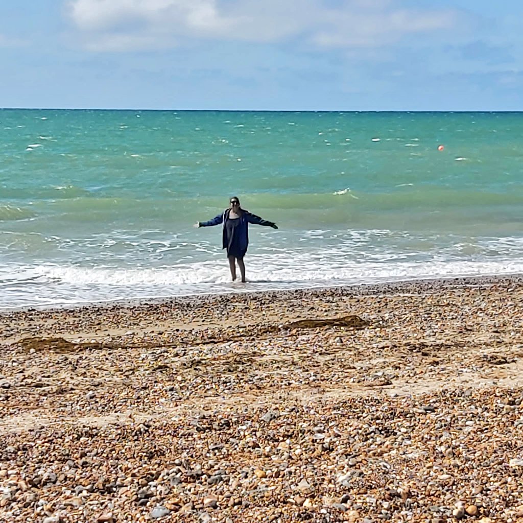 AnnieCricket's tweet photo. English summer #rusti #westsussex https://t.co/WrglZDUNeB