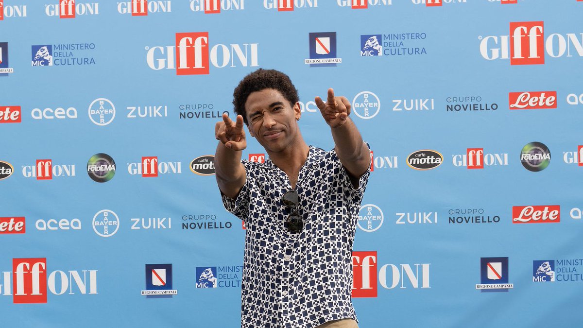giffonifilmfest's tweet photo. Alberto Boubakar Malanchino ha ricevuto l'Explosive Talent Award e ha detto la sua sul tema di #Giffoni2022, invisibili: "Il consiglio che do è di non pretendere che lo sguardo delle persone cambi, ma imparare a proteggersi da quello che loro potrebbero dire”. https://t.co/R0QPjMq5A4