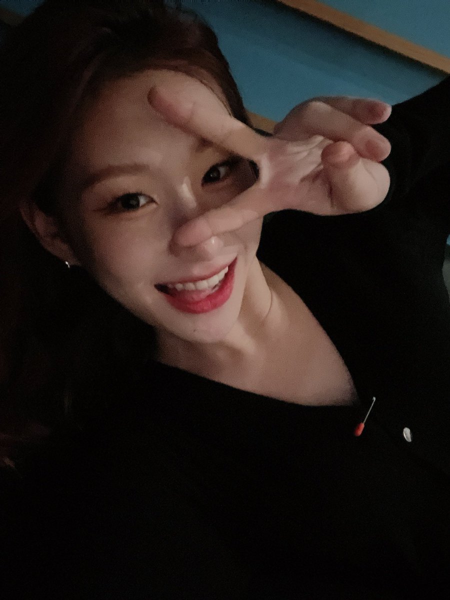 minjusexo's tweet photo. - Au ryuryeong 

donde chaeryeong es una garamista y ryujin una stan lesserafim ot5 que hace chistes de garam y solo quiere joder a sus fans https://t.co/DavhpIZ7Q2