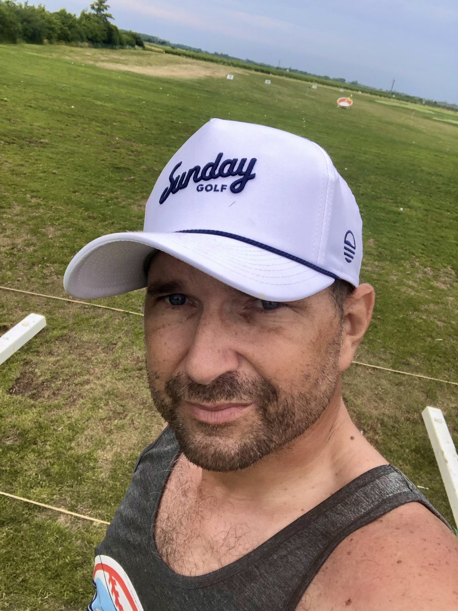 UntilTheNextTee's tweet photo. Sunday’s are made fore golf. @GolfCages #foretheweekend #sundaygolf https://t.co/EEVyJsdnG1