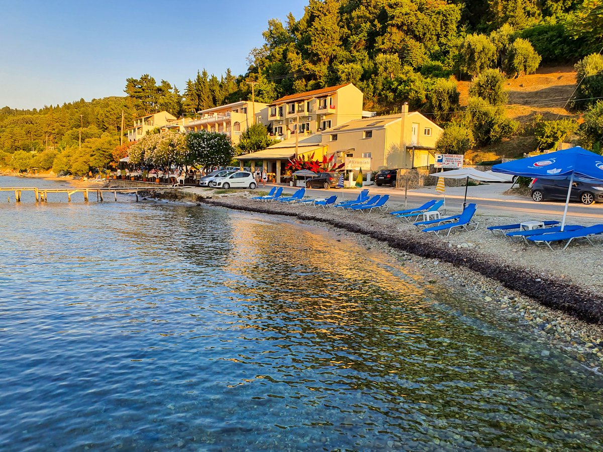 liliana_dorina's tweet photo. Greece, Corfu,Misonghi 
Sunset .
#Greece #Corfu #IonicSea #travelphotography 
📸#SamsungGalaxyNote10 
Good Evening Friends❤️ https://t.co/e9q8krB4bH