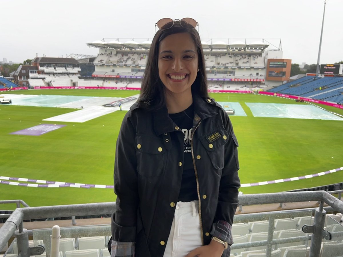 sumbulsiddiqui2's tweet photo. Great day at Headingly Carnegie Pavilion 🏏 #headingly #headinglystadium #ENGvsSA #leeds #jasonroy #moeenali #adilrashid https://t.co/MPpsjufGKE