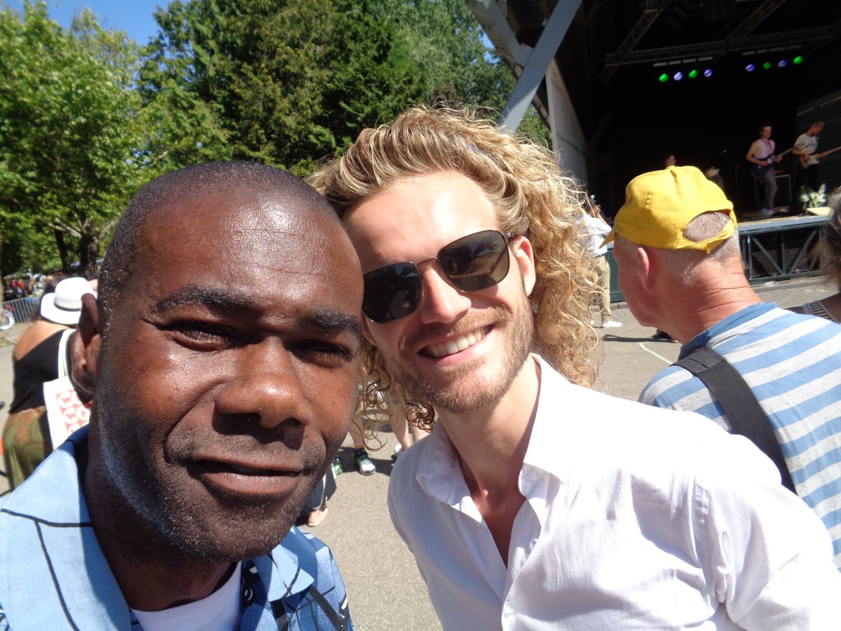 mikewaterval's tweet photo. mikey mike@amsterdam@vondelparkopenluchttheater with politicoloog,redacteur,schrijver and stand-up comedian teun van den elzen
@TeunvdElzen
@OpenluchtTheatr
#saaiekutpolitiek
#ditwashetnieuws
#topgast https://t.co/fCGl8CIUEc