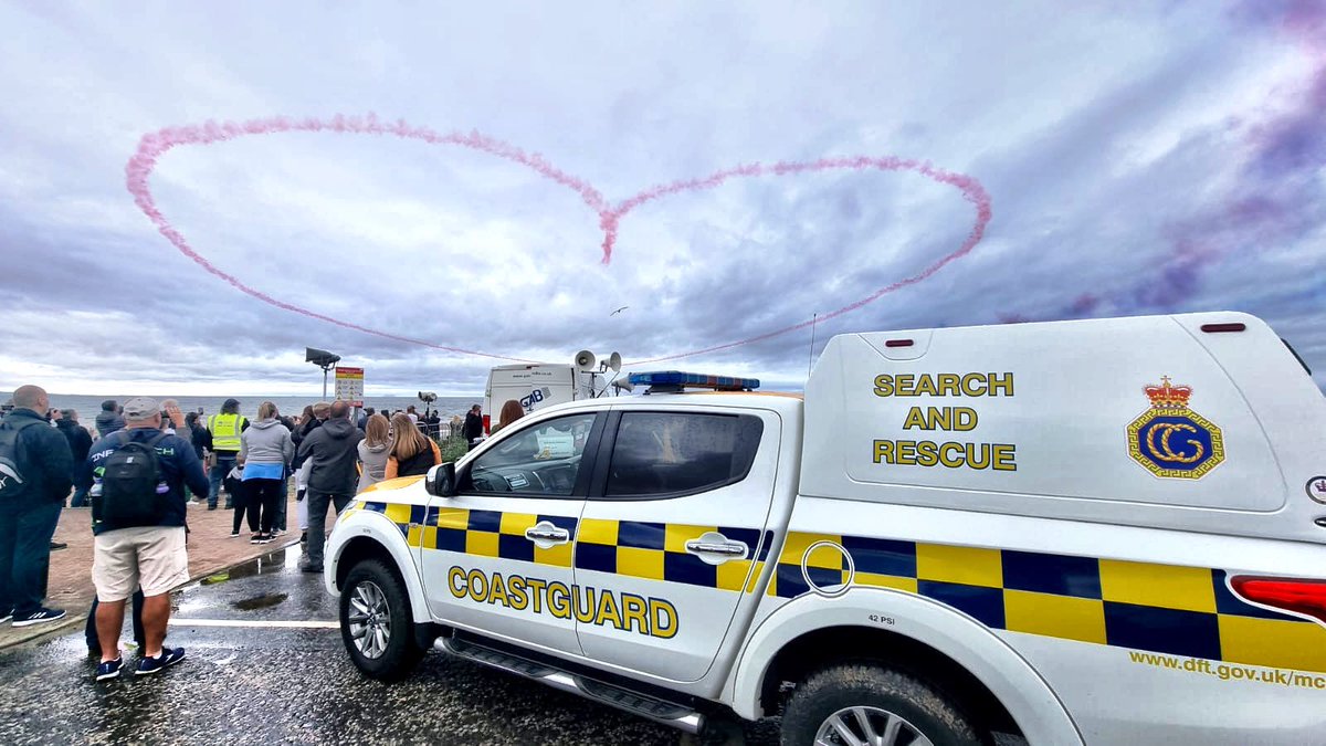 ArdrossanCRT's tweet photo. Team deployed on incident prevention this weekend supporting the #MakingWaves22 festival in #Irvine with acts including @DelAmitri @chillipipers and the @rafredarrows - read more at: https://t.co/k6k8ChOOxS #999Coastguard #WorkingTogether https://t.co/f4quFrVqiH