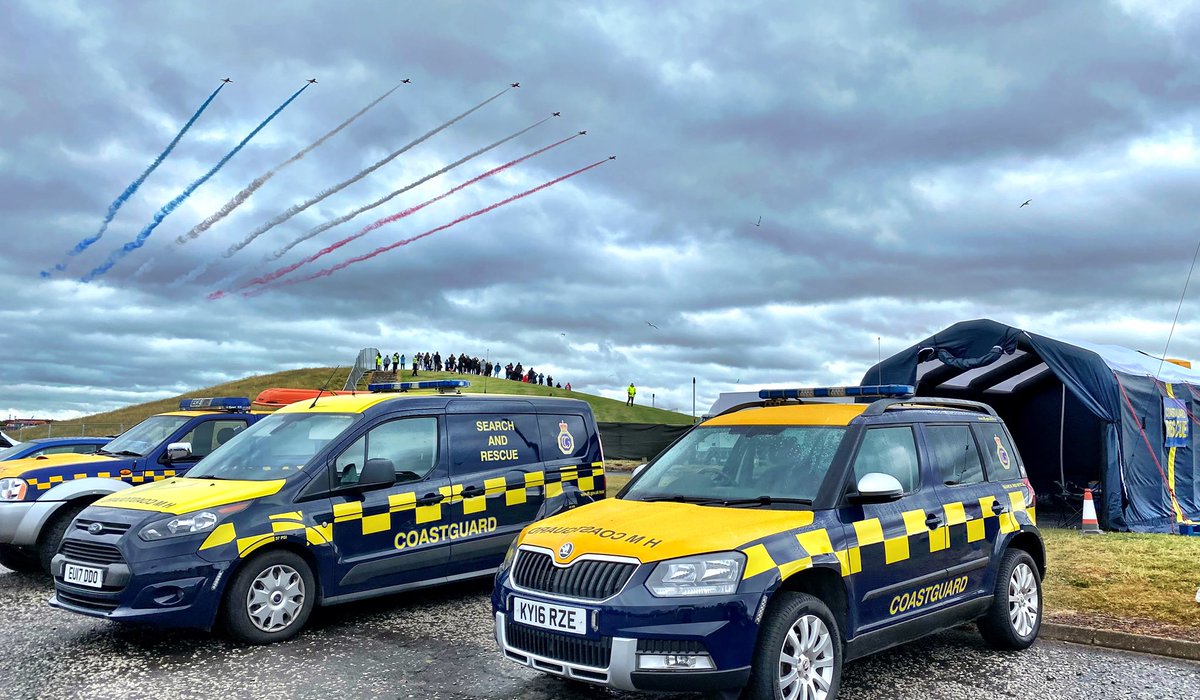 ArdrossanCRT's tweet photo. Team deployed on incident prevention this weekend supporting the #MakingWaves22 festival in #Irvine with acts including @DelAmitri @chillipipers and the @rafredarrows - read more at: https://t.co/k6k8ChOOxS #999Coastguard #WorkingTogether https://t.co/f4quFrVqiH