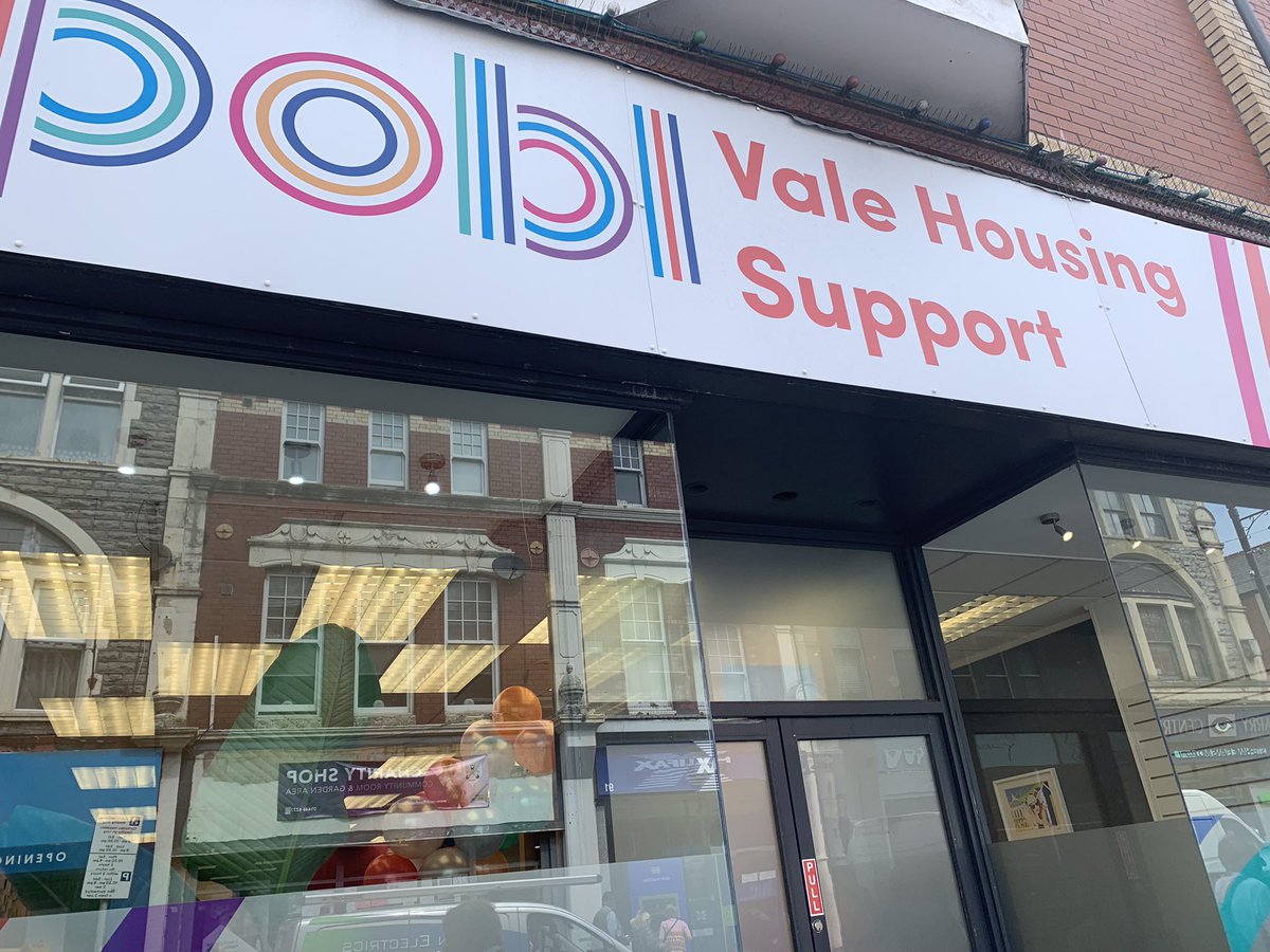 lisburnett's tweet image. Delighted to visit the One Stop Shop partnership between @VOGCouncil and @poblgroup to provide easily accessible support. Located just off Barry’s Kings Square they can help with housing, benefits and a range of other advice.