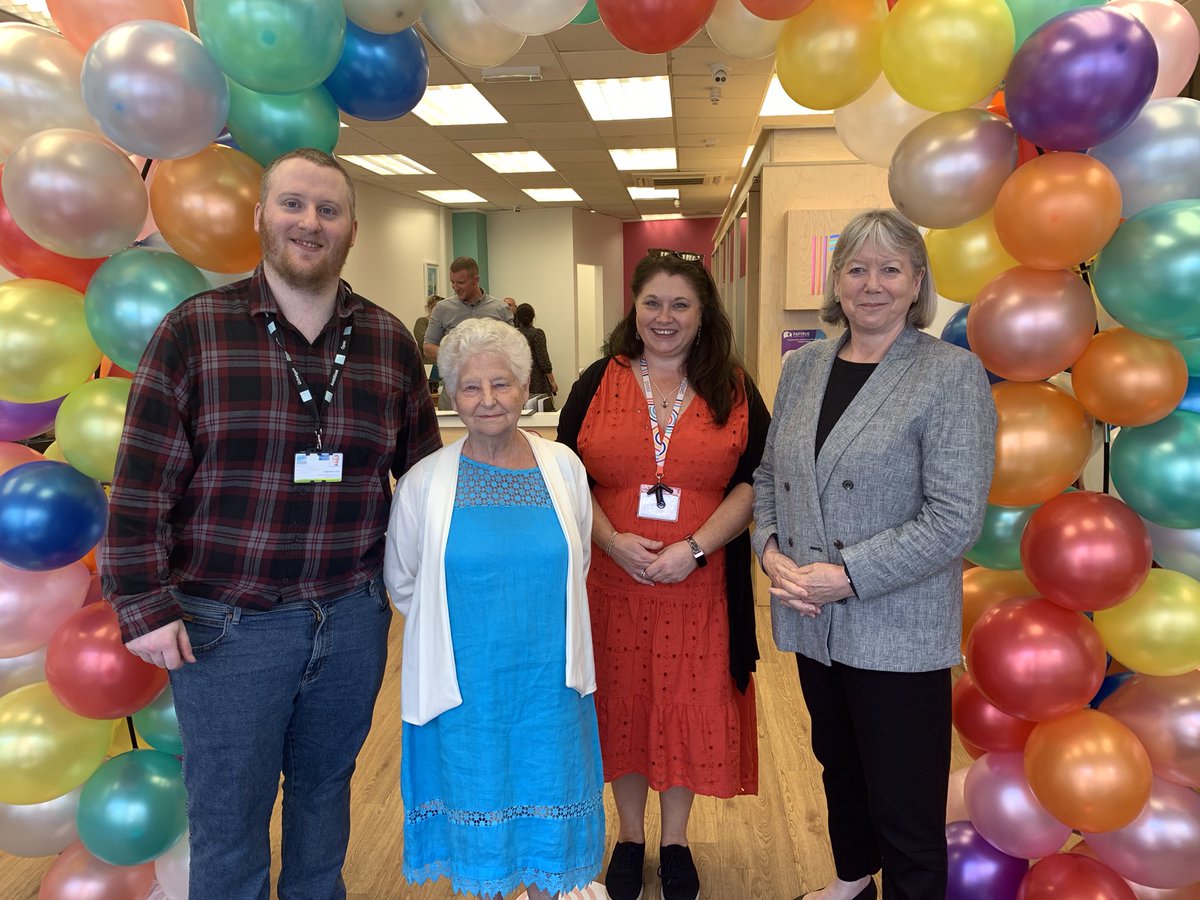 lisburnett's tweet image. Delighted to visit the One Stop Shop partnership between @VOGCouncil and @poblgroup to provide easily accessible support. Located just off Barry’s Kings Square they can help with housing, benefits and a range of other advice.