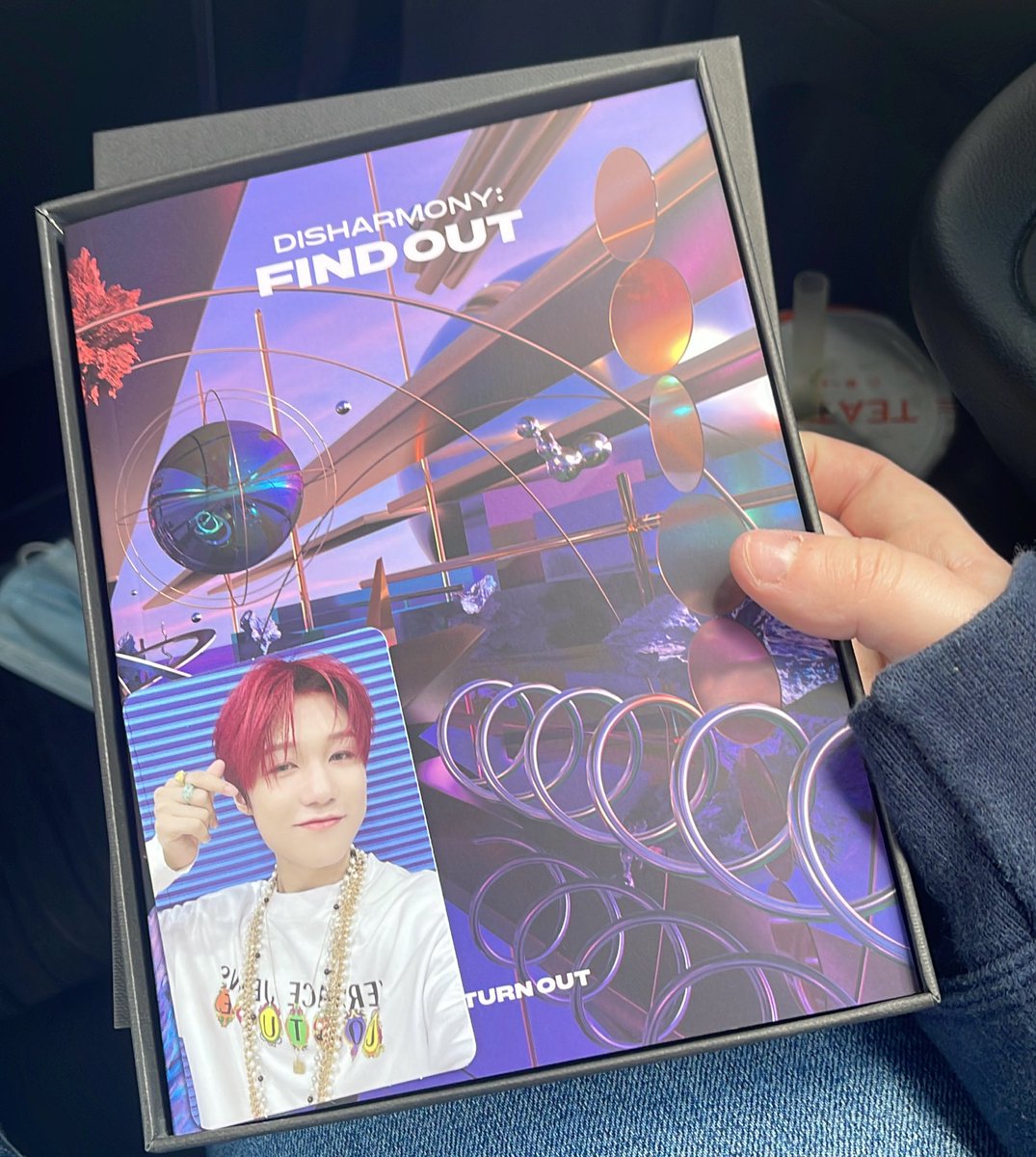 telepathyhj's tweet photo. pulled seob!! i got theo for the poster (as always /pos) and pulled my first keeho for the standee :)) if anyone has the theo pc equivalent for the purple version of disharmony: find out and wants to trade for seob, dm me 🫶 #P1Harmony #P1H #wttp1h https://t.co/MUt7spIPjY