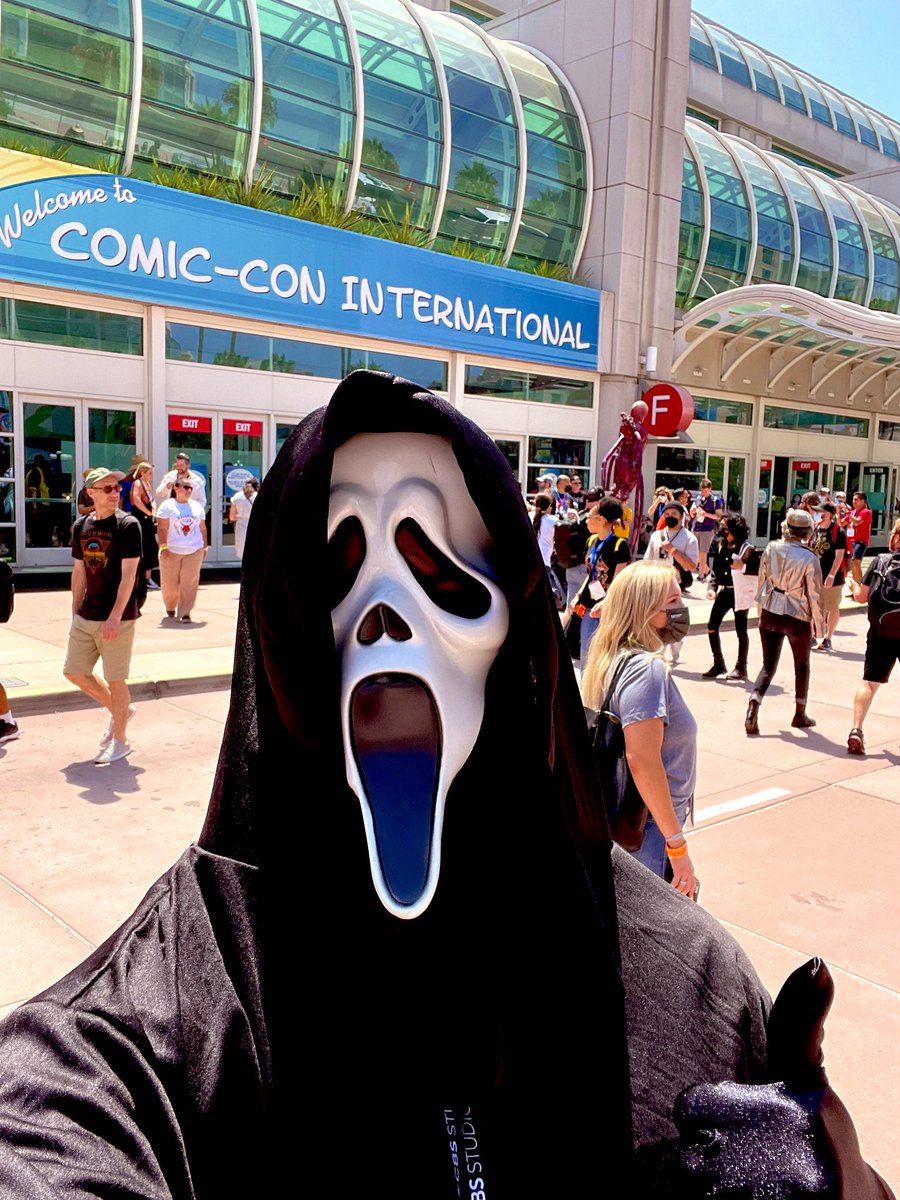 🔪Got to walk the floor a bit at #SDCC. Good times!👍🏻