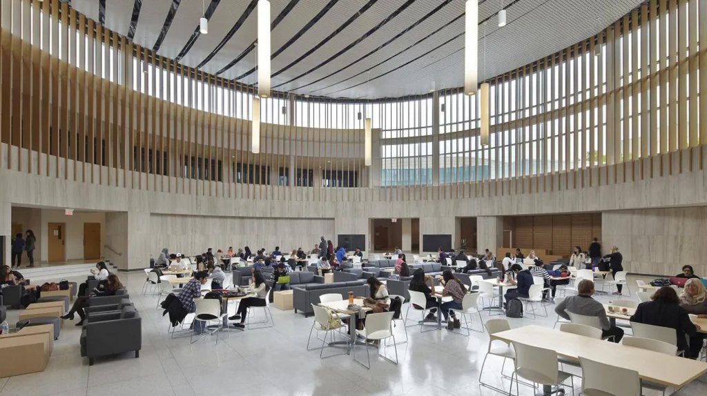 The Innovation Complex, built at the heart of UTM’s 225-acre campus, is a 6,300-square-metre hub for teaching, research, administration and social activities.📚️💡

An extraordinary facility for our students, staff and faculty!😃

#uoftmississauage